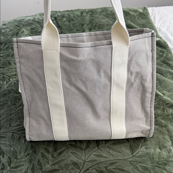 Universal Thread Black and Gray Tote Bag - Picture 1 of 6